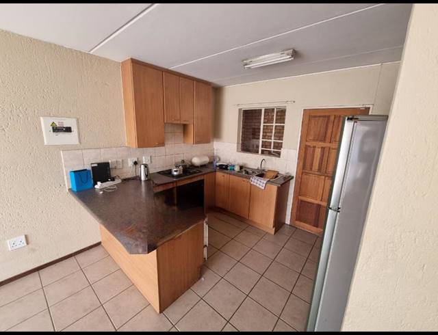 2 BEDROOM APARTMENT FOR SALE IN HEUWELSIG ESTATE